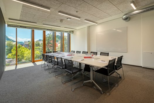 Die neuen Besprechungsräume sind bedarfsgerecht und modern eingerichtet. © FH Kufstein Tirol