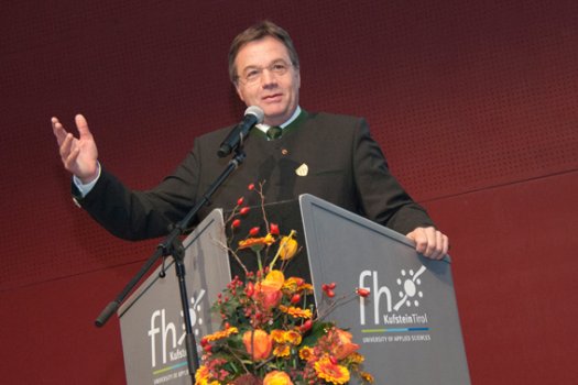 LH Platter wurde das goldene Ehrenzeichen mit Brillant der FH Kufstein Tirol verliehen
