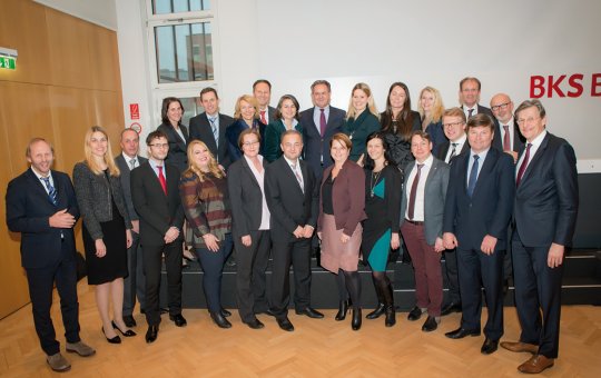 Experten der FH Kufstein Tirol geben Mitarbeitern der BKS Bank Workshop zum Thema Restrukturierung