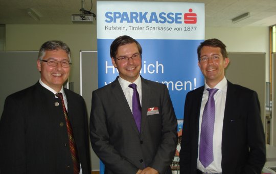 v. l.: Alois Loder (Sparkasse Kufstein), Peter Karl (ERSTE Immobilien KAG) und Michael Trübestein (FH Kufstein)