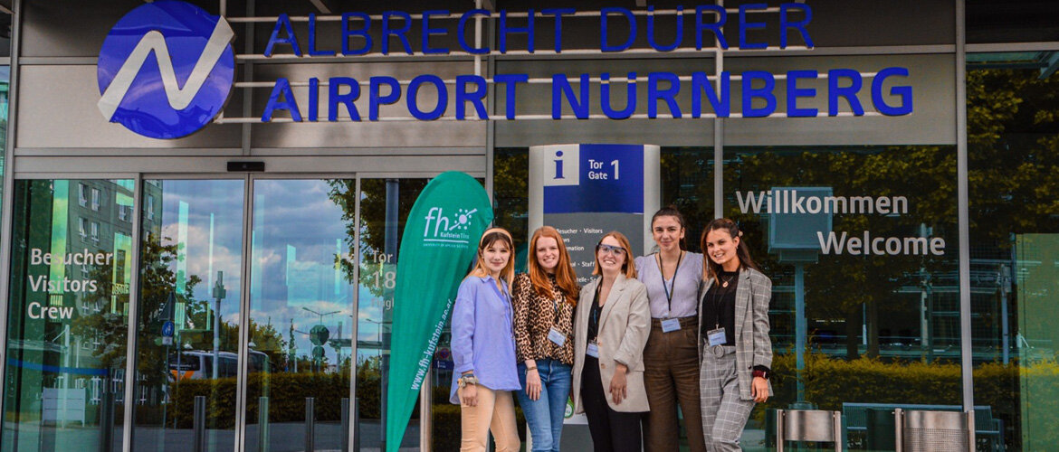 Die Studierendengruppe erforschte die Wirkung der Werbeflächen des Nürnberger Flughafens.