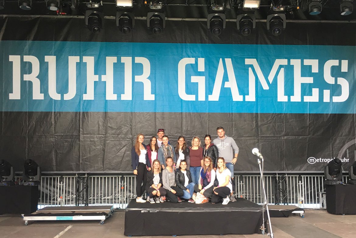 Die Studierenden in Sport-, Kultur- & Veranstaltungsmanagement auf der Bühne der Ruhr Games 2017 in Dortmund 
