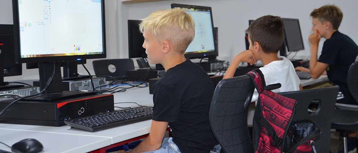Beim „Coding4Kids“ hatten Kinder in Wörgl und Kufstein die Möglichkeit, im Rahmen des einwöchigen Ferienprogramms Spaß am Programmieren zu entdecken.