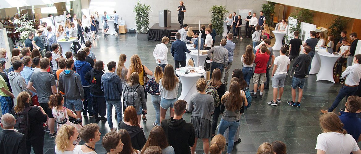 Mehr als 60 SchülerInnen informierten sich über Praxisprojekte und Studiengänge an der FH Kufstein Tirol