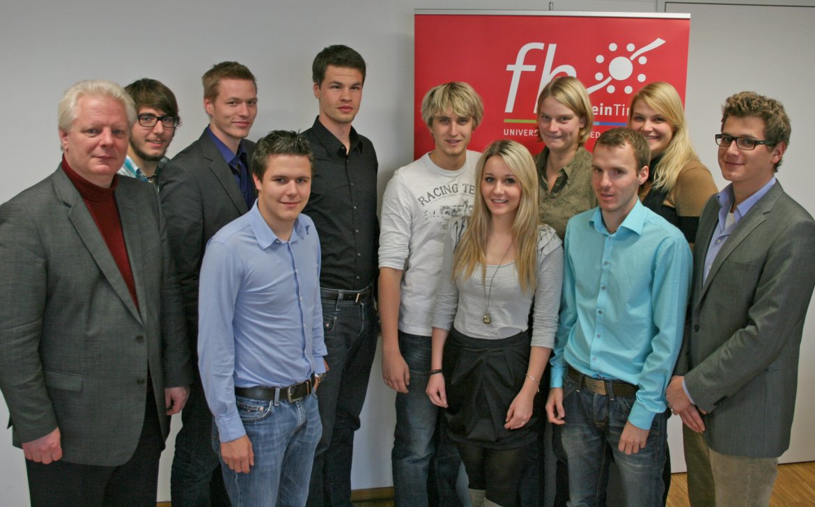 Im Bild die Projektgruppe mit Studiengangsleiter Prof. (FH) Dr. Wolfgang Klose (1. von links).