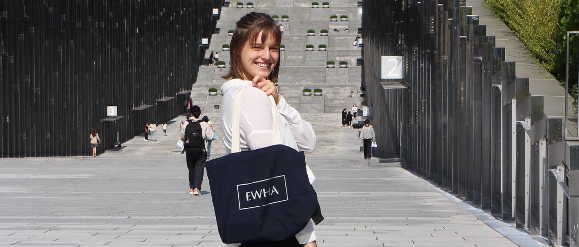 Katja Lukas verbringt ihr Auslandsjahr 2020/21 an der Partneruniversität EWHA Womans University. 
