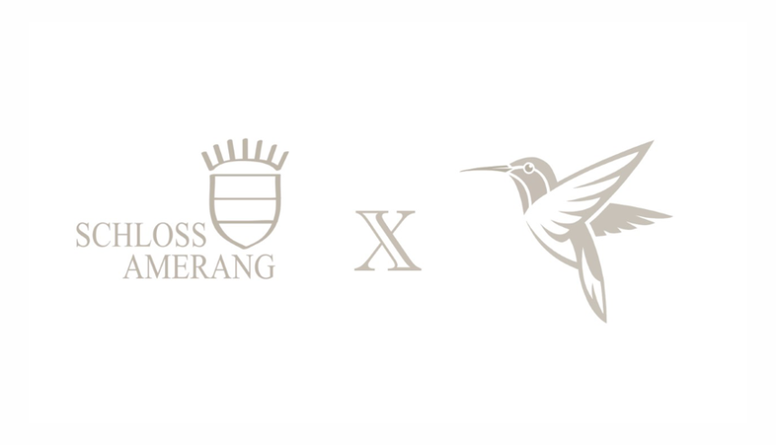 Kombination der Logos von Schloss Amerang und dem Symbolbild des Studiengangs SKVM